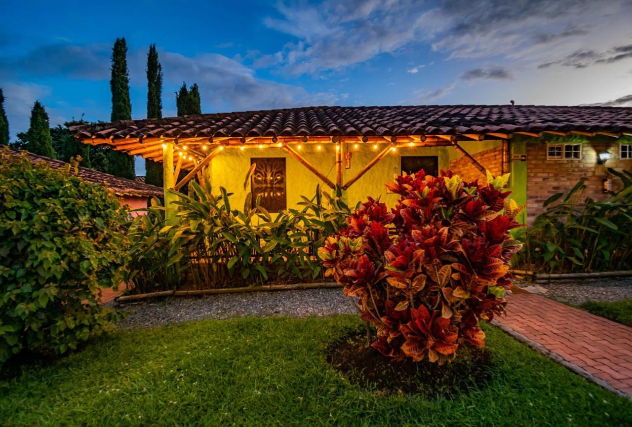 Hotel Campestre Solar De La Luna Albania  Exterior photo