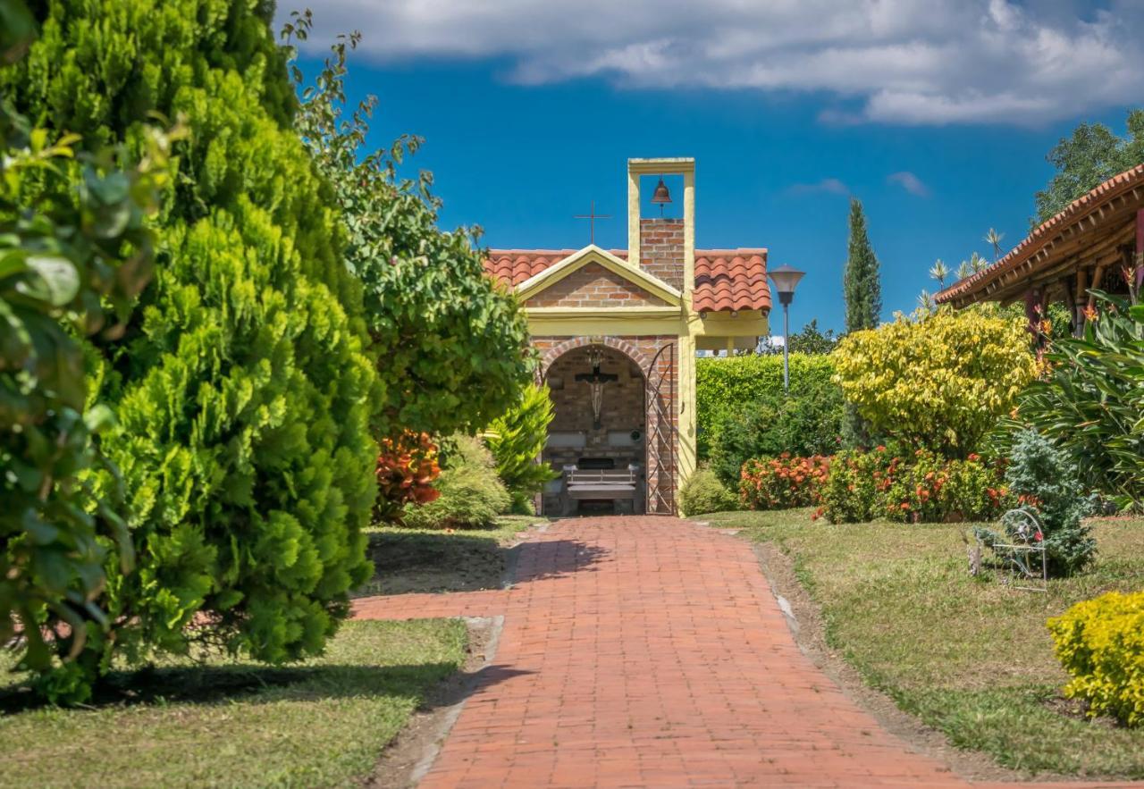 Hotel Campestre Solar De La Luna Albania  Exterior photo
