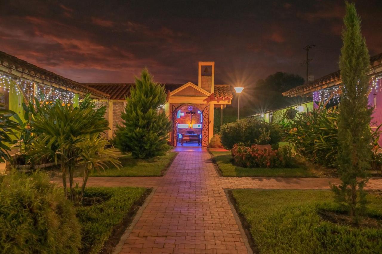 Hotel Campestre Solar De La Luna Albania  Exterior photo